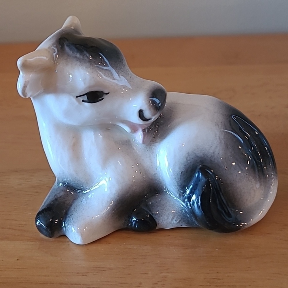 VINTAGE Handcrafted Ceramic Cow Salt and Pepper Shakers - Picture 6 of 14